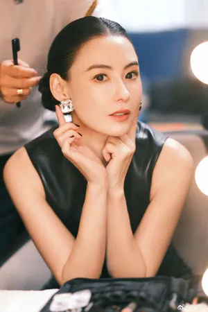 ▲張柏芝直播才兩個小時就吸金超過1億港元。(圖/翻攝自張柏芝微博)