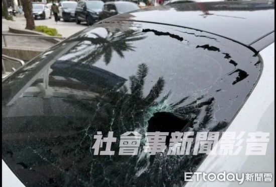 ▲▼不滿前方賓士車車速慢,竟當街攔截持球棒猛砸。(圖/翻自社會事新聞影音)