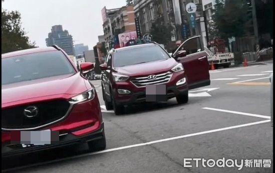 ▲▼不滿前方賓士車車速慢,竟當街攔截持球棒猛砸。(圖/翻自社會事新聞影音)