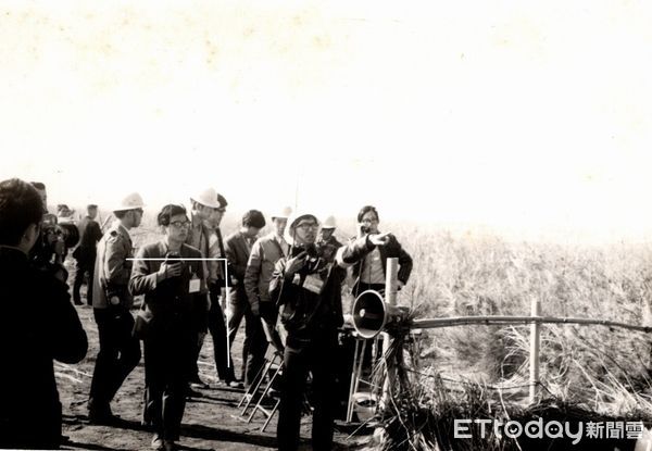 ▲▼台大火箭社學生在1972年,在彰化王功成功完成首次由學生執行的探空火箭試射。(圖/台大工學博物館提供)