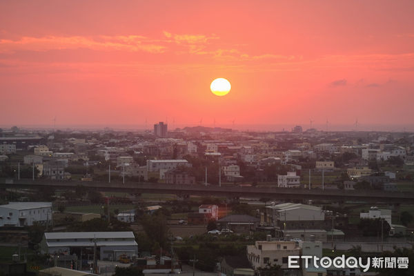 ▲享沐時光莊園渡假酒店,苗栗縣觀光協會副理事長郭仲紋,溫泉,夕陽。(圖/記者彭懷玉攝)