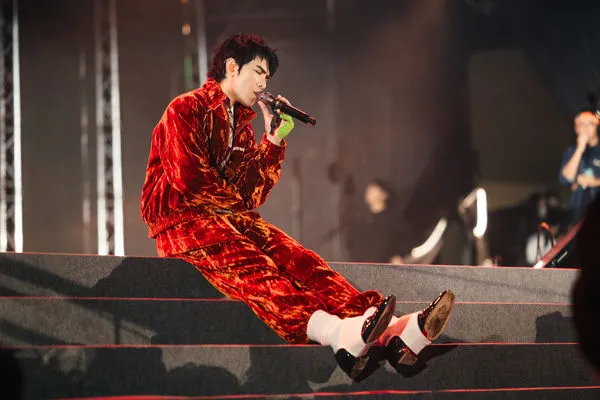 ▲▼蕭敬騰新年就放閃!觀眾大喊「林有慧我愛你」 他笑答:我老婆說謝謝。(圖/華納音樂提供)