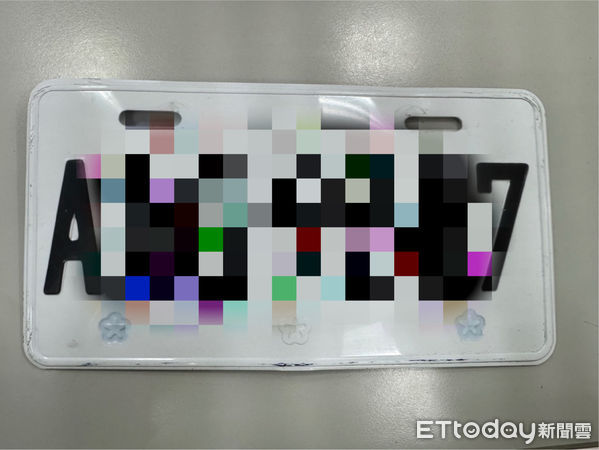 ▲▼新北男掛假車牌被警方查獲 。(圖/記者陳以昇翻攝)