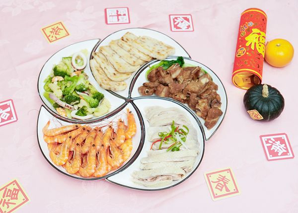 ▲楊梅天成醫院健康年菜「三少一多」,以少油炸、少糖、少鹽、多纖維,來挑選製作健康年菜為原則。(圖/天成醫院提供)