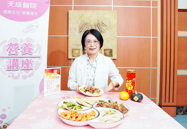 ▲楊梅天成醫院營養師陳美玉推薦健康年菜,非常適合全家人一起享用。(圖/天成醫院提供)