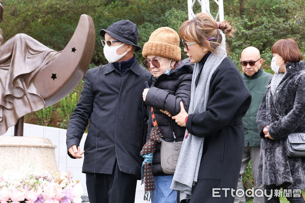 ▲▼ CoCo李玟『永遠的月光愛人』雕像揭幕儀式 -李玟家人 。(圖/記者黃克翔攝)