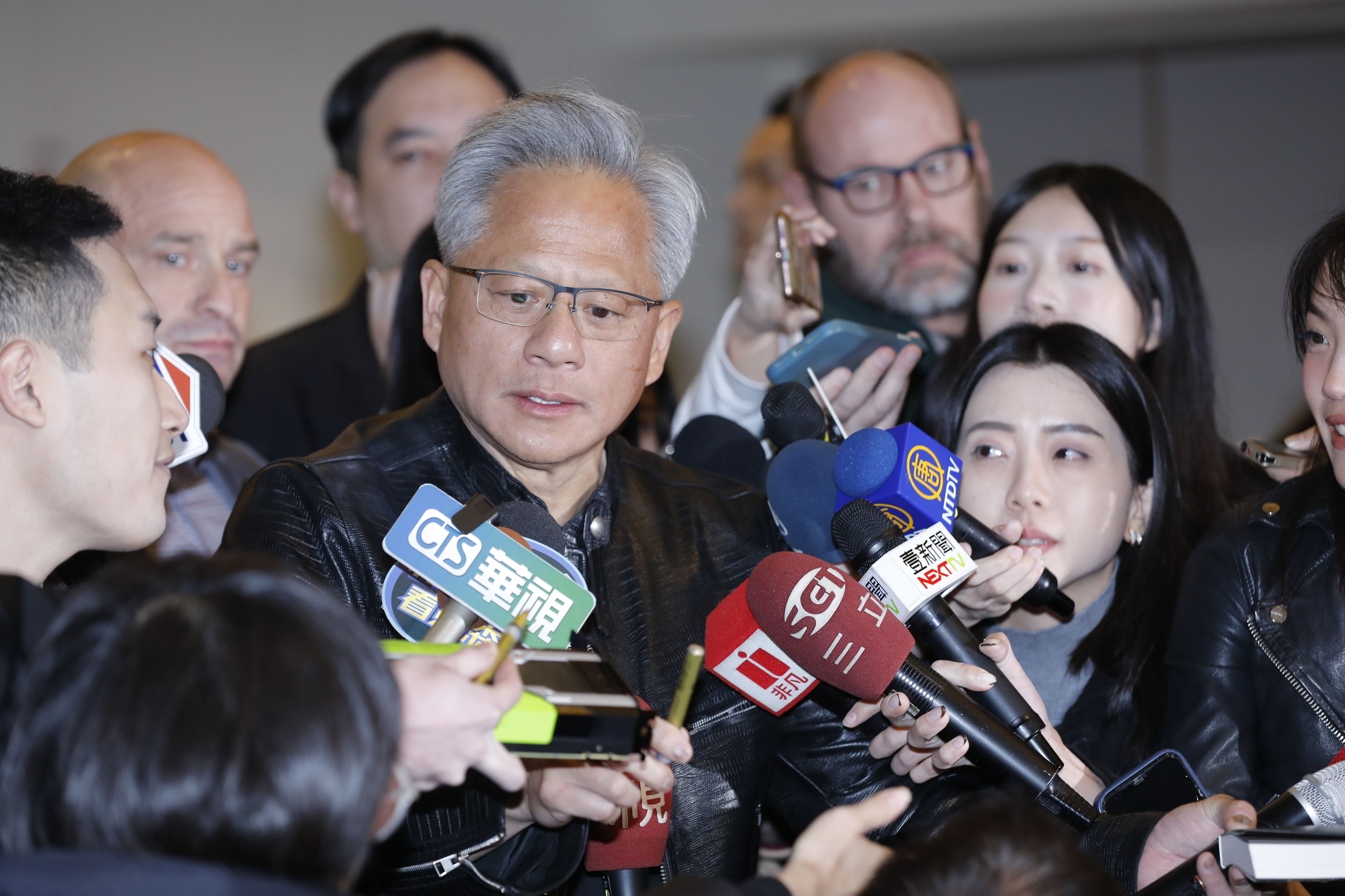 ▲▼輝達創辦人暨執行長黃仁勳現身緯創尾牙現場,表達對緯創資通董事長林明憲的支持與感謝,隨後便趕赴輝達台灣尾牙現場。(圖/記者湯興漢攝)