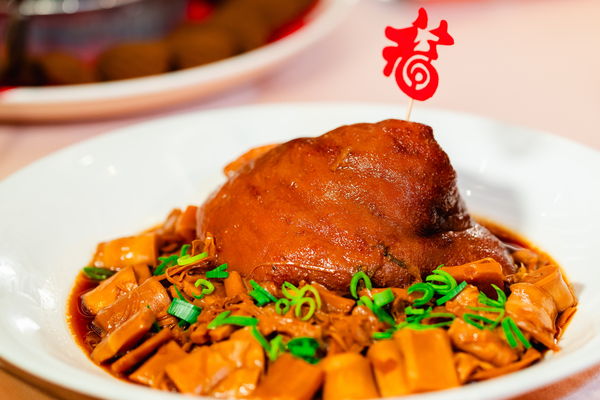 勿用▲農青大使將以產品入菜,準備一桌澎湃的年菜與外交部長林佳龍拜年。(圖/外交部提供)勿用