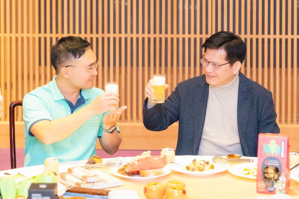 勿用▲農青大使將以產品入菜,準備一桌澎湃的年菜與外交部長林佳龍拜年。(圖/外交部提供)勿用