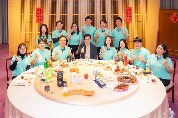 勿用▲農青大使將以產品入菜,準備一桌澎湃的年菜與外交部長林佳龍拜年。(圖/外交部提供)勿用