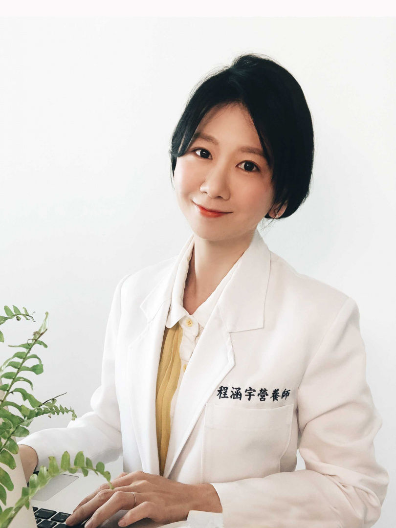 營養師程涵宇建議過年若吃了很多零嘴禮盒,正餐就要減少澱粉的攝取量,以免過年後胖了一圈。(圖/程涵宇提供)