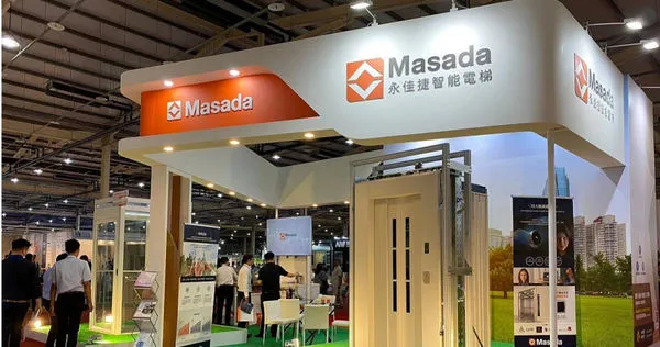 電梯大廠永佳捷在媒體面前營造業績長虹形象,如今卻遭員工控訴獎金拖欠。(圖/翻攝永佳捷臉書)