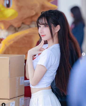 ▲一粒曬出全白裝扮的近況照。(圖/翻攝自Instagram/hin50_mrmr)