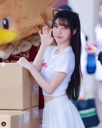 ▲一粒曬出全白裝扮的近況照。(圖/翻攝自Instagram/hin50_mrmr)