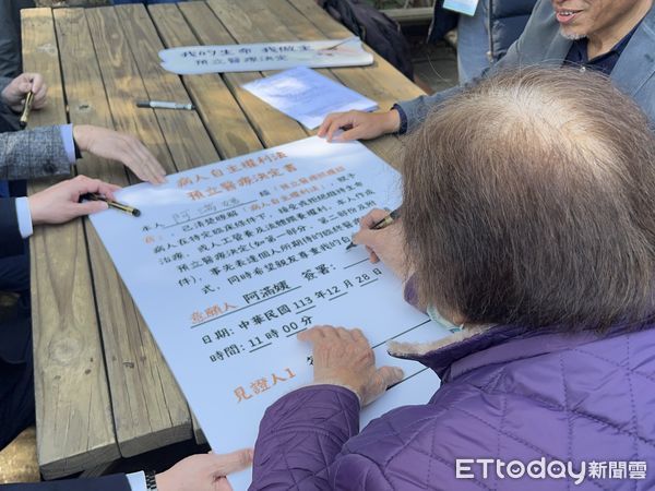 ▲▼員郭醫院在宅醫療團隊訪視阿滿姨家。(圖/記者洪巧藍攝)