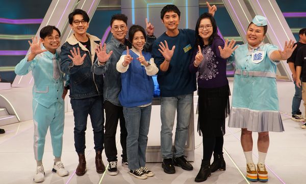 ▲李運慶(右3)與施名帥(左2)賽前緊張到想吐,林美秀安慰兩人剛「娶妻生子」運氣很旺。(圖/公視台語台)