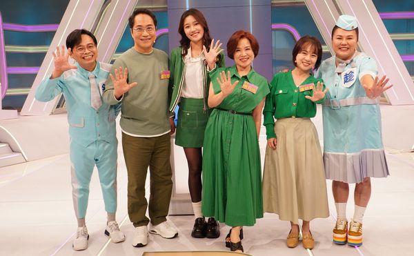 ▲李運慶(右3)與施名帥(左2)賽前緊張到想吐,林美秀安慰兩人剛「娶妻生子」運氣很旺。(圖/公視台語台)