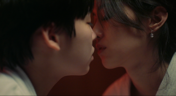 ▲《金魚缸小姐》新生代女演員陳靚與泰國女星Prapamonton Eiamchan全裸演出泰國浴。(圖/《金魚缸小姐》團隊提供)