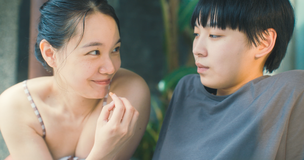 ▲《金魚缸小姐》新生代女演員陳靚與泰國女星Prapamonton Eiamchan全裸演出泰國浴。(圖/《金魚缸小姐》團隊提供)