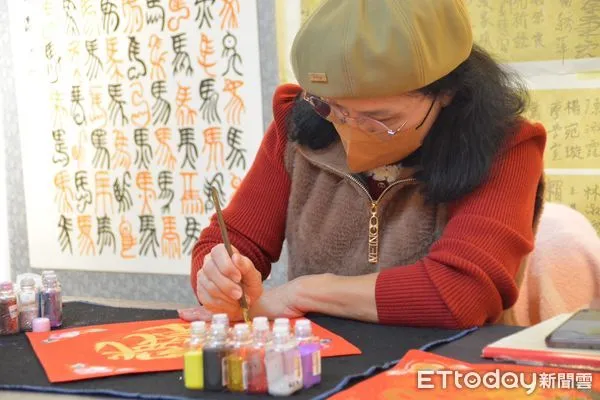 ▲春節假期關山隨機開館展書法作品。(圖/記者楊漢聲翻攝)