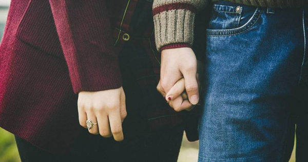 高雄姜姓人妻2020年出軌蔡姓男子,姜女女兒後來透過雙方對話紀錄發現出軌真相,告知潘姓父親後,潘男立刻與江女離婚並向蔡男求償75萬元。(示意圖/翻攝Pixabay)