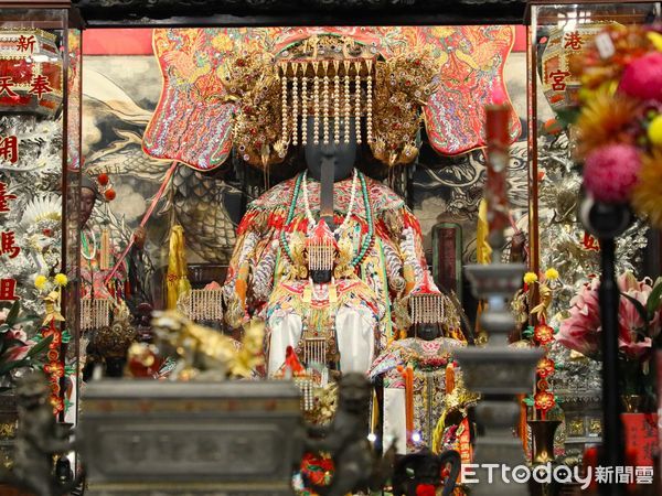 ▲▼ 翁章梁除夕夜赴義竹拜年,奉天宮搶頭香,朴子廟宇參拜、開廟門 。(圖/嘉義縣政府提供)