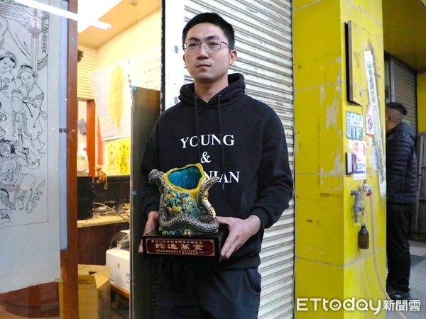 ▲▼ 翁章梁除夕夜赴義竹拜年,奉天宮搶頭香,朴子廟宇參拜、開廟門 。(圖/嘉義縣政府提供)