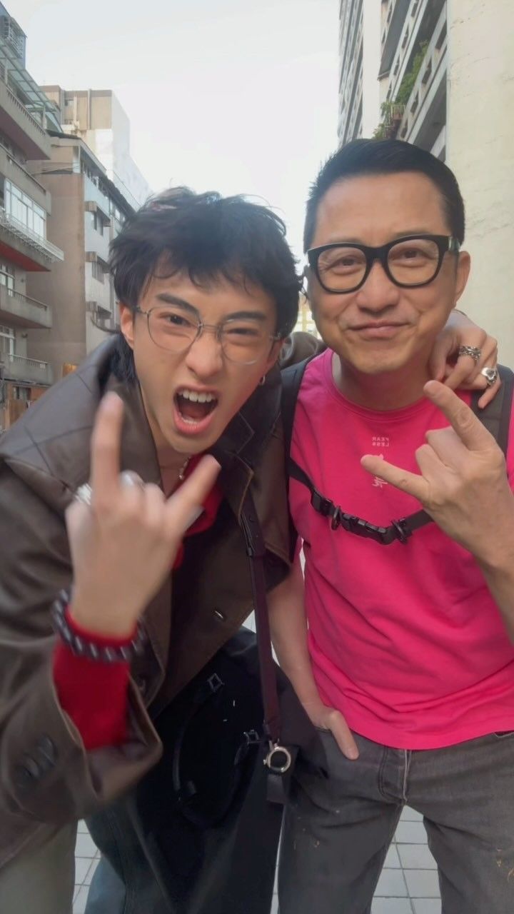 ▲▼小哈利同框庾澄慶「你不要臭臉」父子鬥嘴笑翻網。(圖/翻攝自Instagram/sprinkle_my_tinkle)