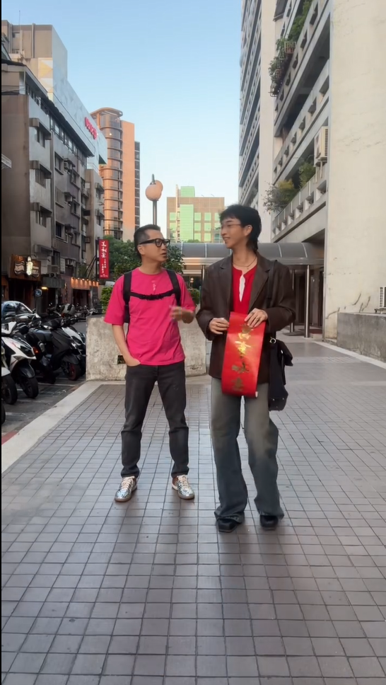 ▲▼小哈利同框庾澄慶「你不要臭臉」父子鬥嘴笑翻網。(圖/翻攝自Instagram/sprinkle_my_tinkle)