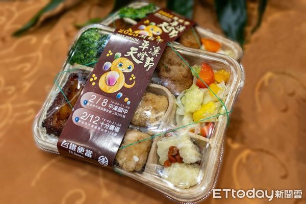 ▲▼台鐵推出平溪天燈節限定許願便當。(圖/台鐵提供)