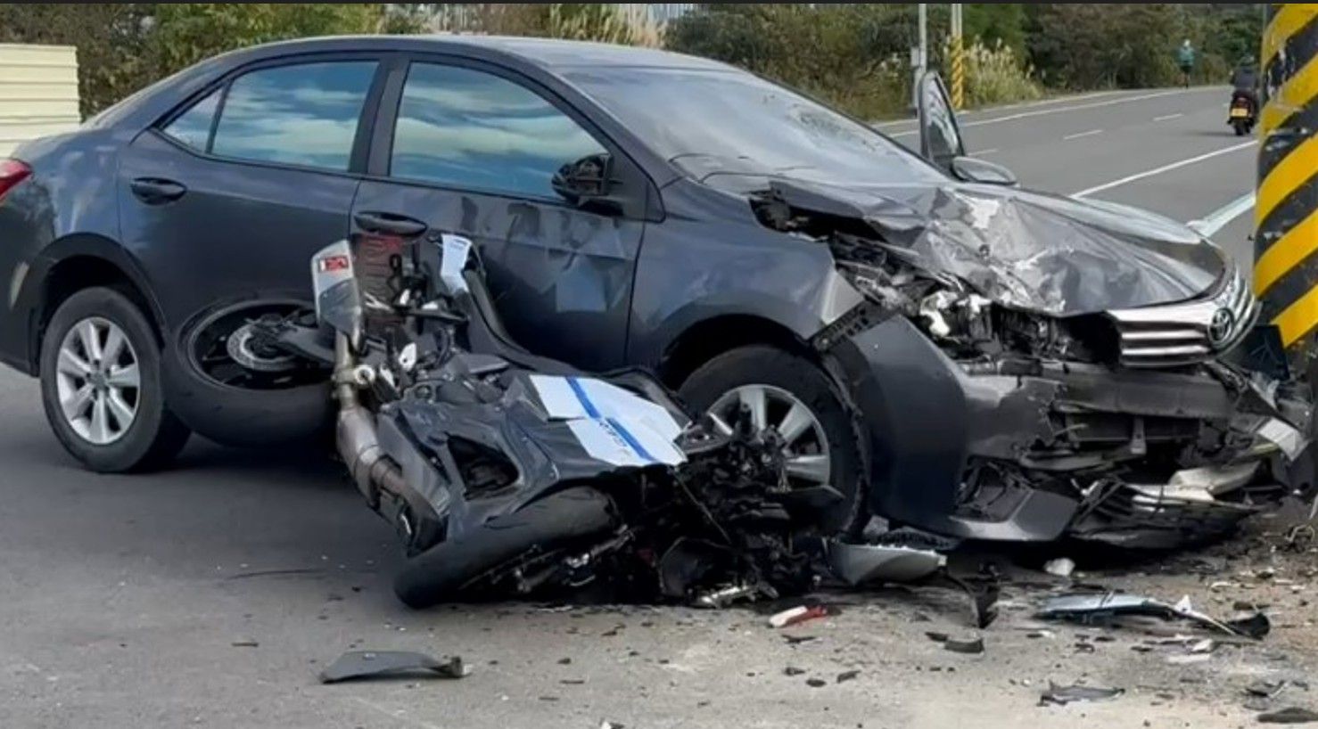 ▲彰化139縣道機車與轎車相撞。(圖/民眾提供)