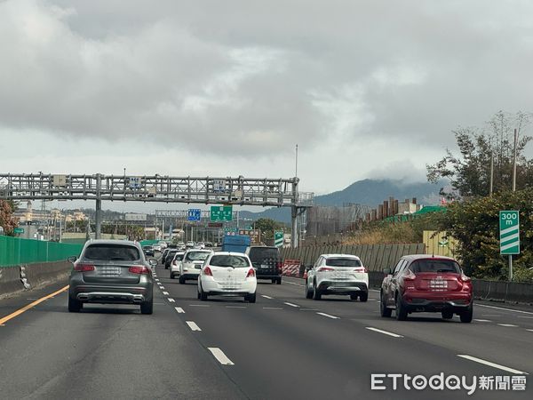 ▲▼國道車潮,國道塞車,國道。(圖/記者李姿慧攝)