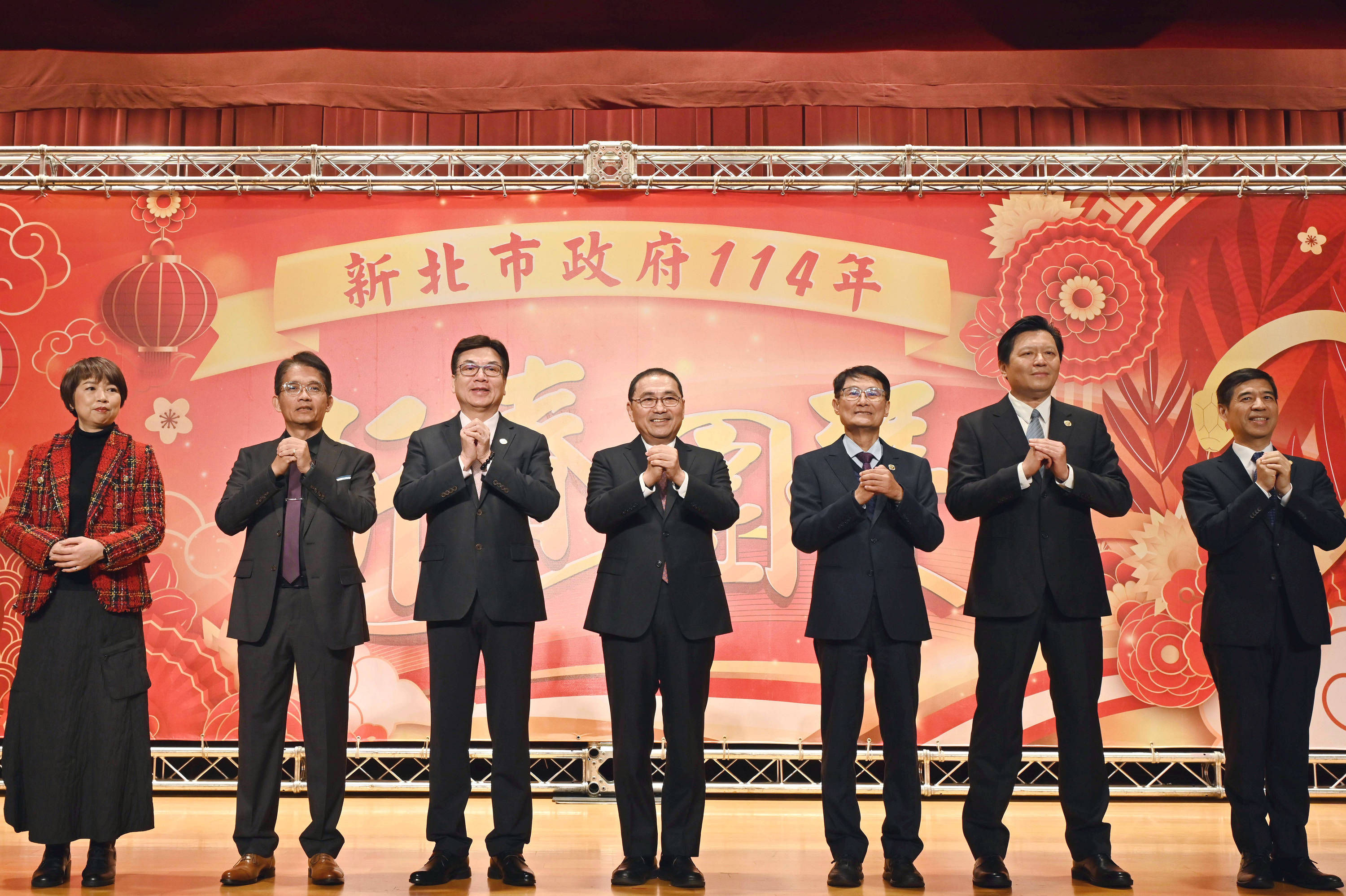 ▲開工日新春團拜「逢雙春年」。(圖/新北市人事處提供)