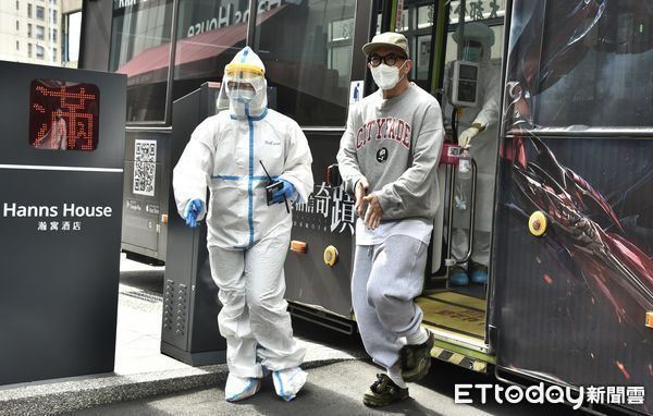 ▲▼具俊曄2022年來台為愛隔離10天,當時短暫現身檢疫。(圖/記者李毓康攝)