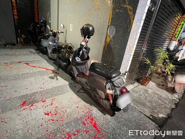 ▲▼楠梓潑漆 。(圖/記者陳宏瑞翻攝)