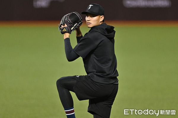 ▲▼徐若熙出席世界棒球經典賽資格賽中華隊開訓。(圖/記者李毓康攝)