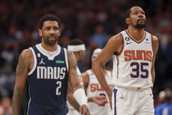 ▲▼獨行俠計劃挖角杜蘭特(右),與厄文(左)和戴維斯組超級3巨頭。(圖/達志影像/美聯社)