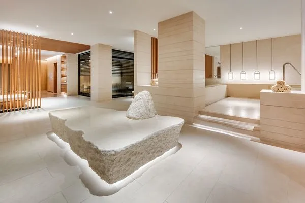 ▲台北萬豪酒店19樓的「SKY19 SPA」,台北六福萬怡酒店「BEING spa」,桃園大溪笠復威斯汀度假酒店「天夢芳療」頂級紓壓天堂。(圖/萬豪旅享家提供)