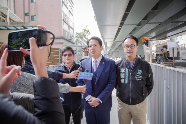 ▲竹市台68線武陵路橋下人行便橋完工,邱臣遠代理市長前往視察啟用情形。(圖/新竹市政府提供)