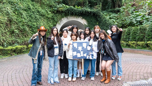 圖四:高中生學員藉由世新公關營初步體會公關與廣告專業所需的企劃執行與問題解決能力。(圖/世新大學提供)