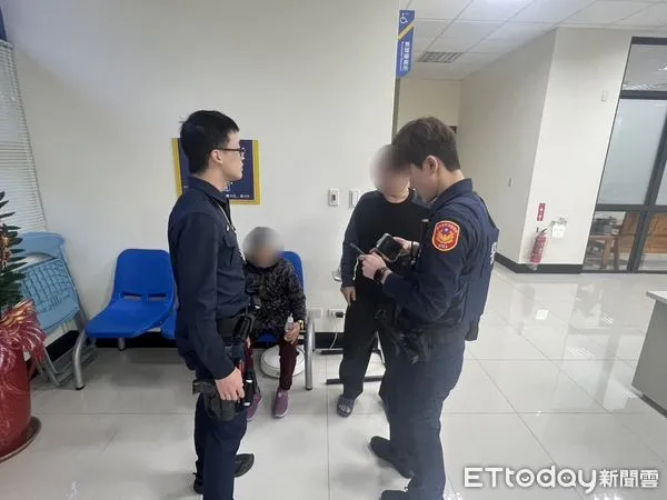 ▲▼9旬婦人走出門後突然迅速飄移1公里,原來是被員載上警車。(圖/民眾提供,下同)