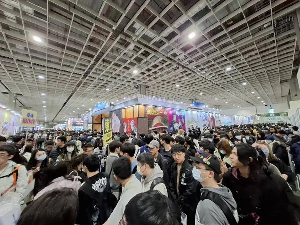 ▲▼各攤位人潮。(圖/記者楊智仁攝)