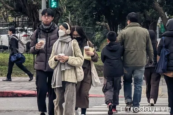 ▲8日大陸冷氣團南下,北部降溫有感。(圖/記者林敬旻攝)