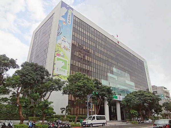 中華郵政委託台灣金融研訓院甄選半日制內勤身心障礙工作者,錄取員額未來將分發到基隆、板橋、台南等三區轄下支郵局,結果每區都留下近四成的缺額,令人不解。(示意圖/翻攝自wikiland)