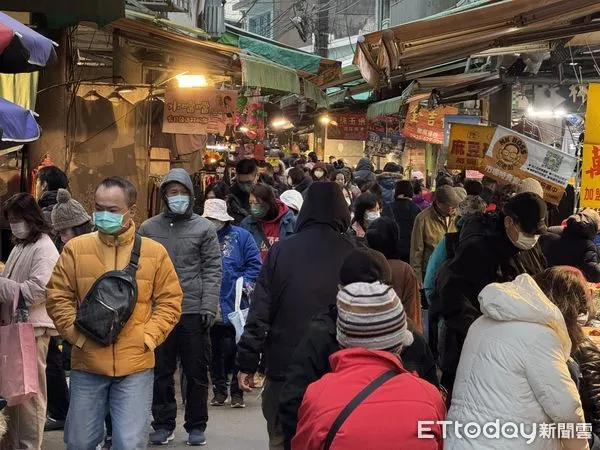 ▲▼寒流,冷氣團,寒冷,降溫,濕冷,天氣,冬天,市場。(圖/記者謝盛帆攝)