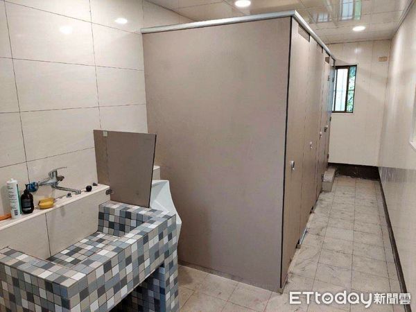▲基隆看守所衛浴環境改善。(圖/記者郭世賢翻攝)