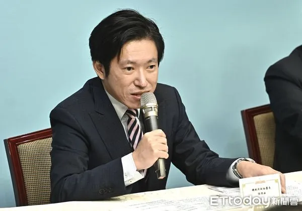 ▲總統賴清德邀請五院院長入府會商國政,總統府副秘書長張惇涵於會後轉述記者會上說明協商內容。(圖/記者李毓康攝)