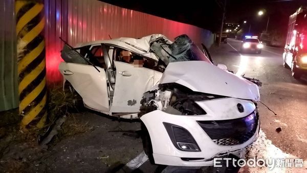 ▲▼ 彰化轎車自撞 。(圖/記者唐詠絮翻攝)