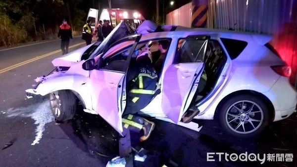 ▲▼ 彰化轎車自撞 。(圖/記者唐詠絮翻攝)