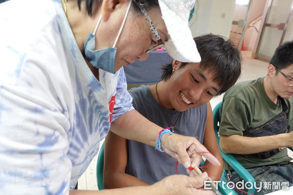 ▲▼環保旅遊海廢再生手作體驗,將海洋垃圾轉化為實用小物或藝術品。(圖/東管處提供,下同)